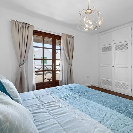 Casa Lily En Playa Honda De Lanzarote, Duplex Con Terraza A 300 M De La Playa