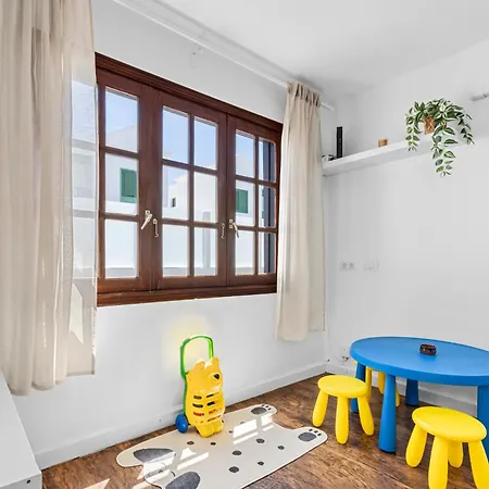 Casa Lily En Playa Honda De Lanzarote, Duplex Con Terraza A 300 M De La Playa Holiday home