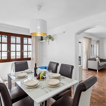 Casa Lily En Playa Honda De Lanzarote, Duplex Con Terraza A 300 M De La Playa *