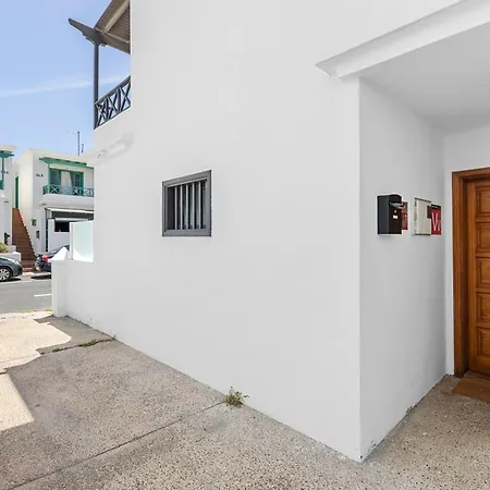 Holiday home Casa Lily En Playa Honda De Lanzarote, Duplex Con Terraza A 300 M De La Playa Playa Honda (Lanzarote)