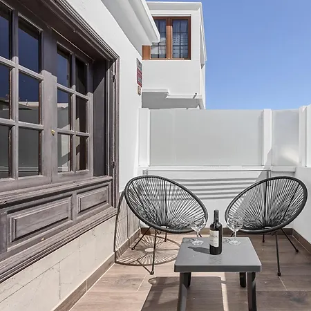 Casa Lily En Playa Honda De Lanzarote, Duplex Con Terraza A 300 M De La Playa