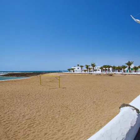 Casa Lily En Playa Honda De Lanzarote, Duplex Con Terraza A 300 M De La Playa * Playa Honda (Lanzarote)